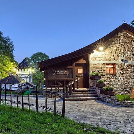 Farm Stay Cardaklije Kulen Vakuf Eksteriør billede