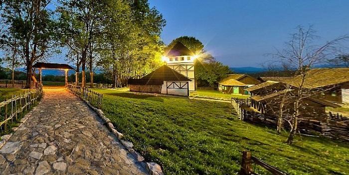 Farm Stay Cardaklije Kulen Vakuf Eksteriør billede