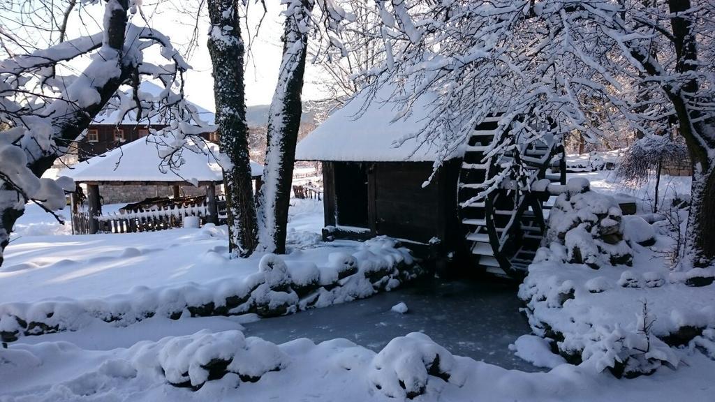 Farm Stay Cardaklije Kulen Vakuf Eksteriør billede